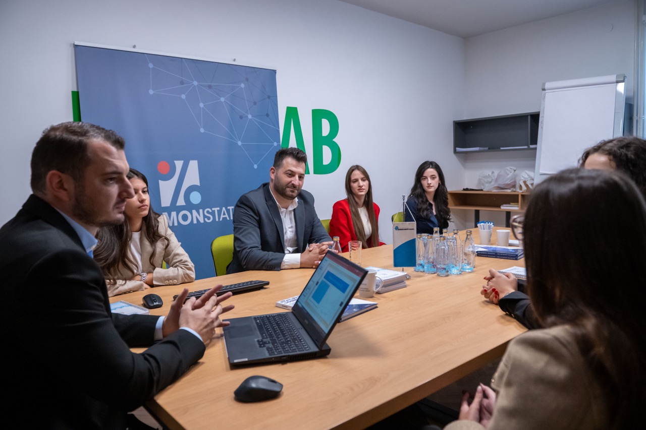 Photo gallery of the meeting with students of the Faculty of Economics 1