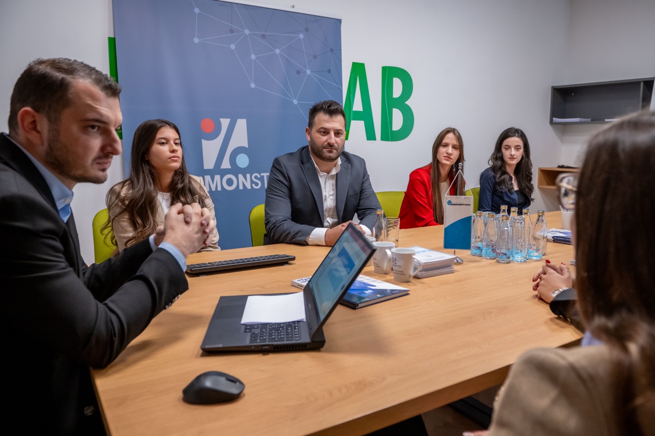 Photo gallery of the meeting with students of the Faculty of Economics 6