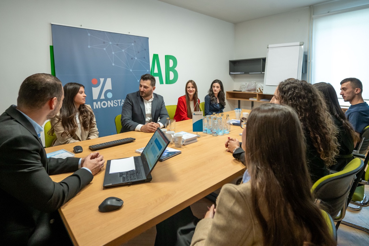 Photo gallery of the meeting with students of the Faculty of Economics 8