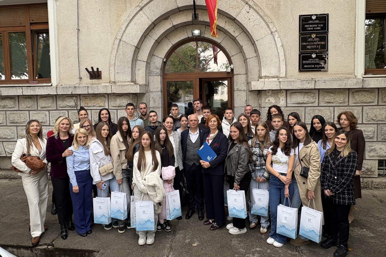 Photo gallery of the high school students' visit 1