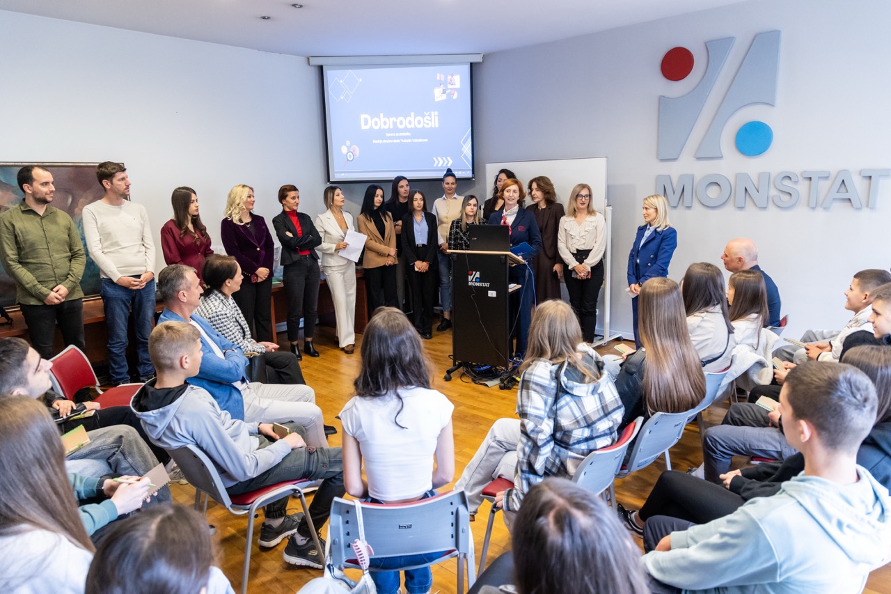 Photo gallery of the high school students' visit 2