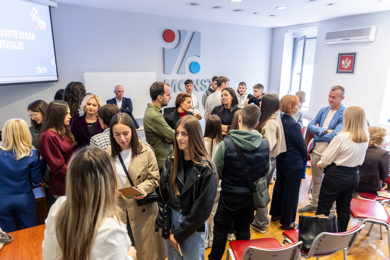 Photo gallery of the high school students' visit 4